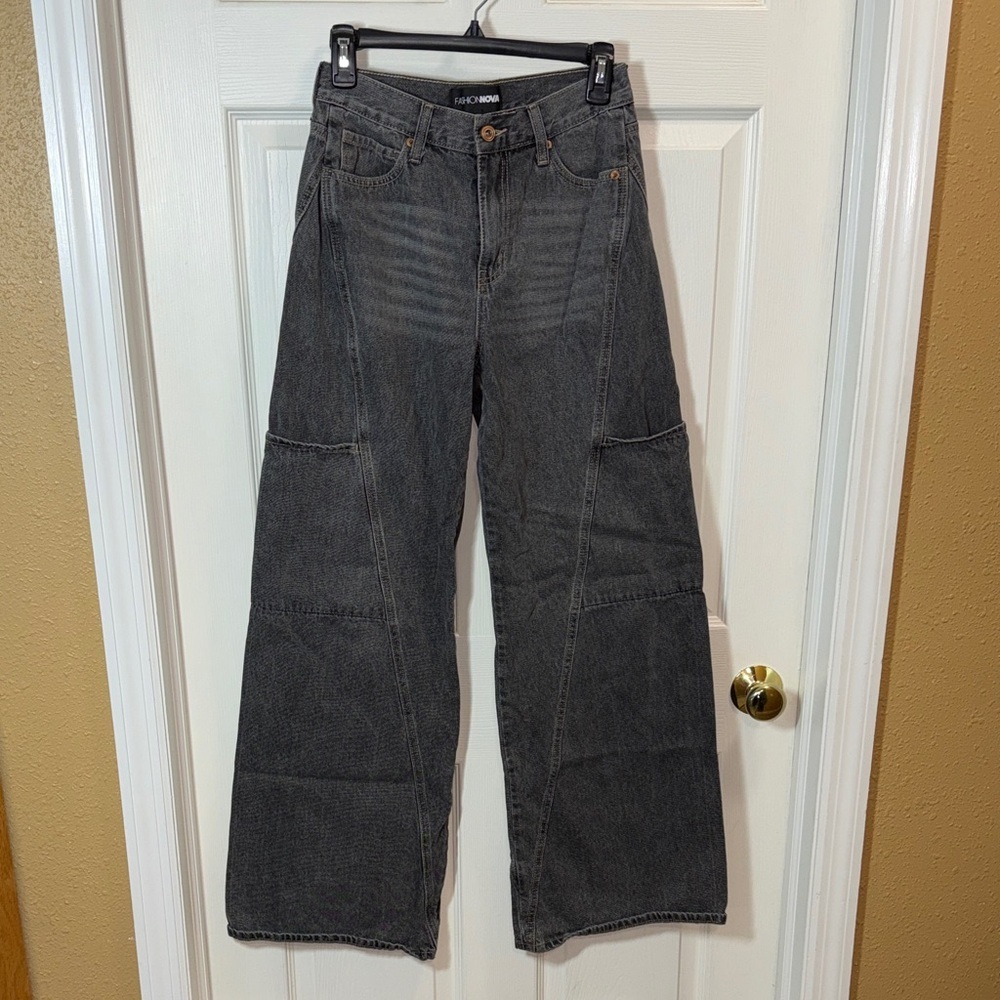 Fashion Nova Wide Leg Jeans - Picture 5 of 11